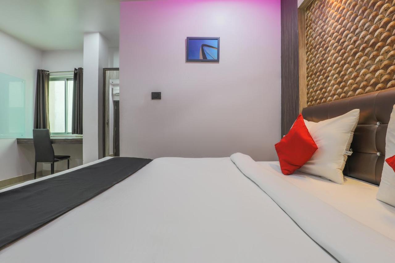 Oyo 14472 Brahmaputra Guest House Guwahati Buitenkant foto